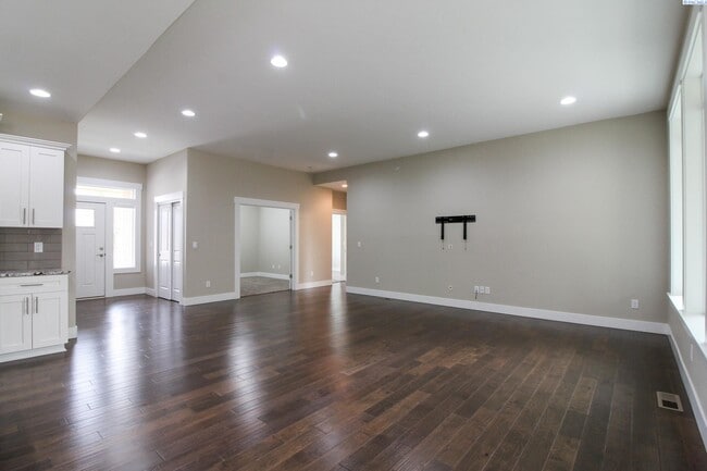 Building Photo - 4 Bed/2 Bath Home in Kennewick