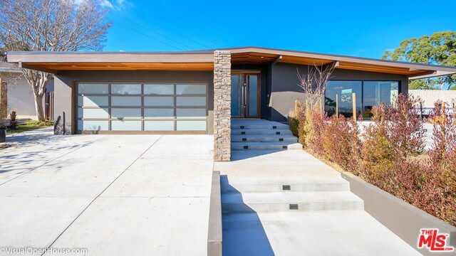 Primary Photo - 4149 S Cloverdale Ave