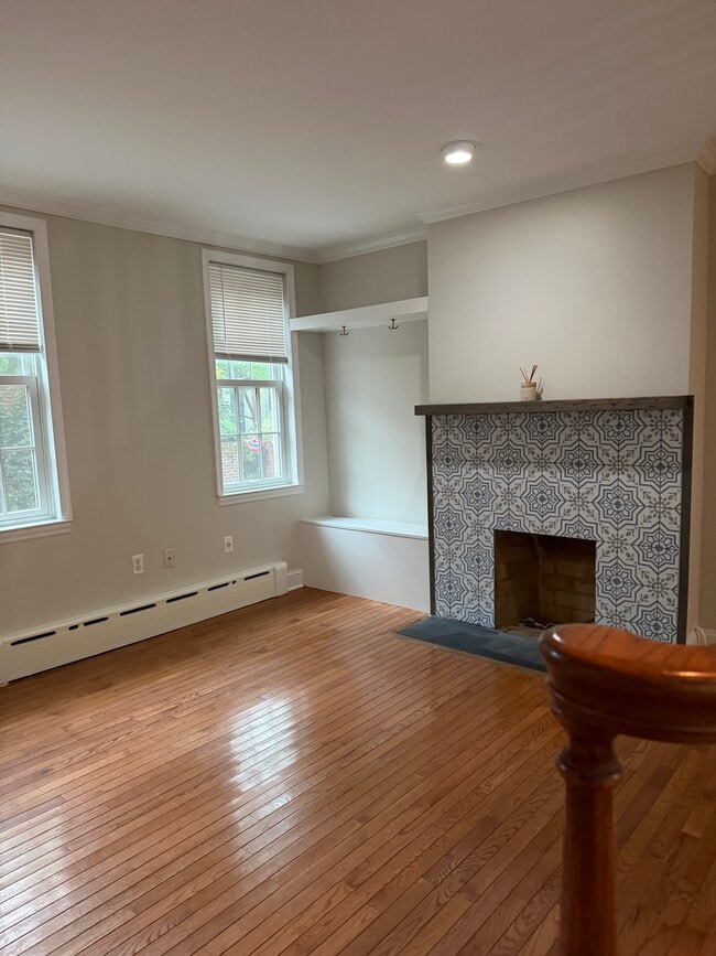 Building Photo - 417 S Croskey St