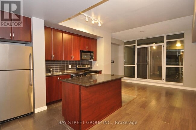 Building Photo - 225-225 Webb Dr