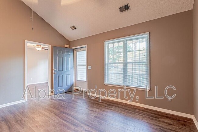 Building Photo - 423 Golden Leaf Ln