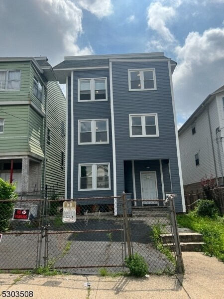Foto del edificio - 154 Johnson Ave