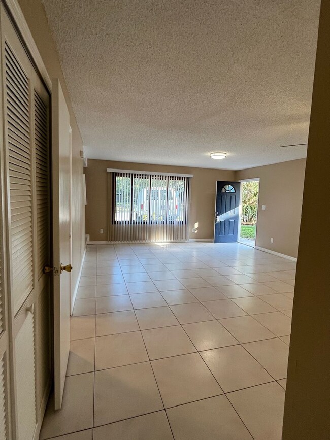 Foto del edificio - Two Story Townhome in Winter Park, Tile Th...