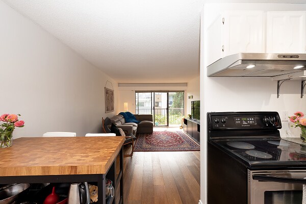 Building Photo - 466 Eighth Av E