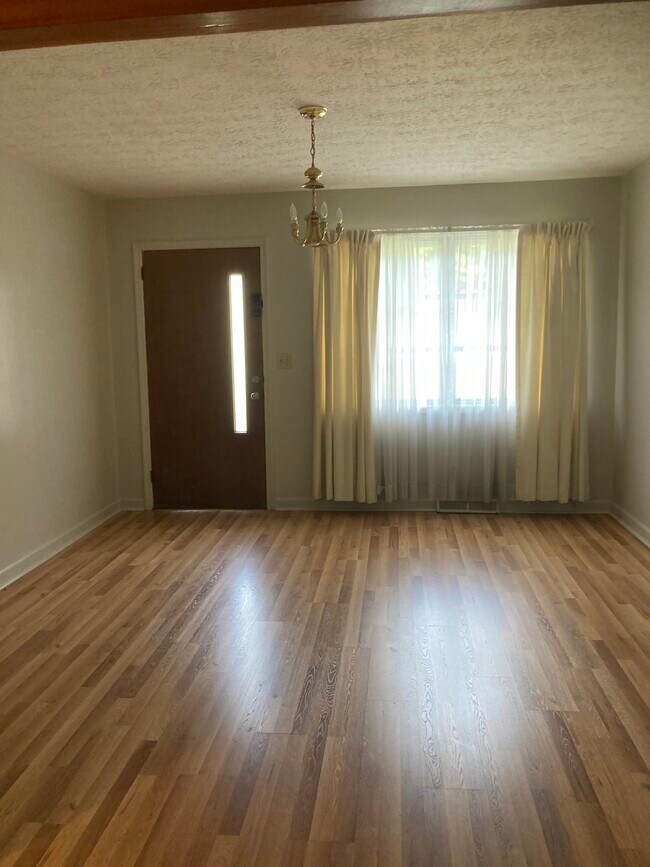 Foto del edificio - 3021 Spencer Heights Dr