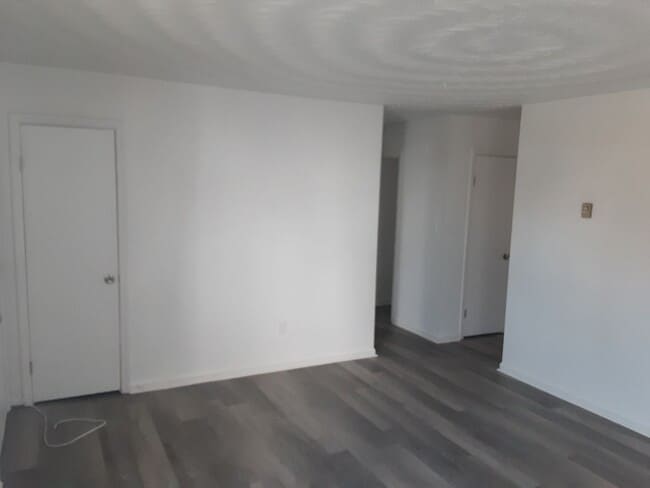 Building Photo - 8851 Plymouth St