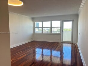 Building Photo - 401 Golden Isles Dr