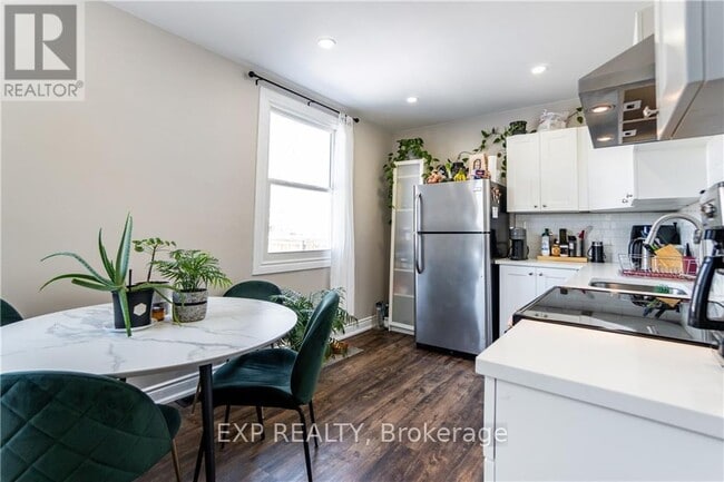 Photo du bâtiment - 163 Wentworth St N