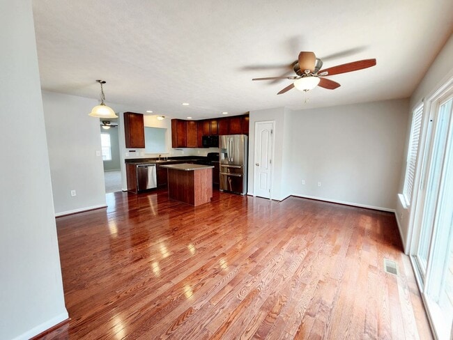 Building Photo - 3 bed/2.5 bath Townhouse in Westover - Ava...