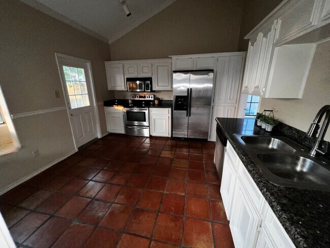 Foto del edificio - 3-2.5-2 - 2 story home located off Saratog...