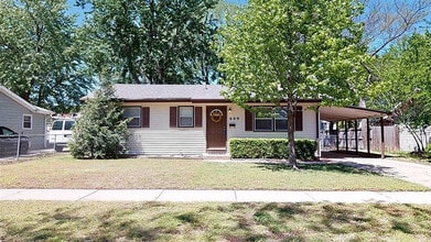 Building Photo - 609 Chase St