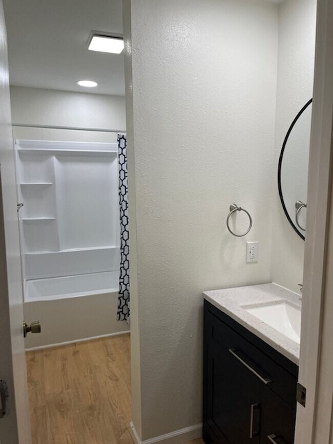 Foto del edificio - 10021 St Clair Ave