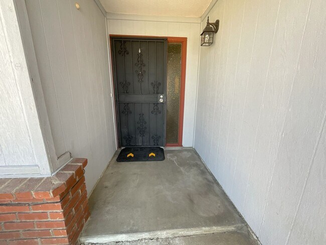 Foto del edificio - Charming Clovis 3/2 Home with New Solar System