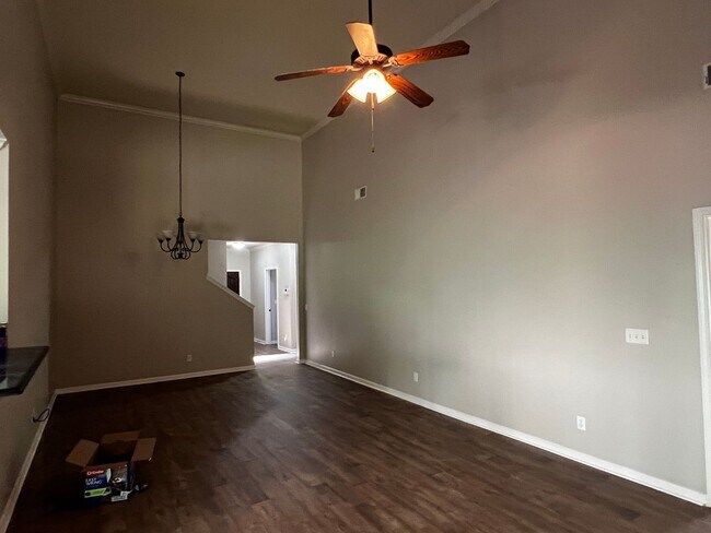 Foto del edificio - Fultondale/ Chapel Hill Sub-Division 4 BR / 2 Barhrooms / 2 car Garage
