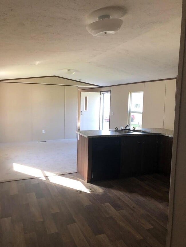 Building Photo - 1753 Rd E