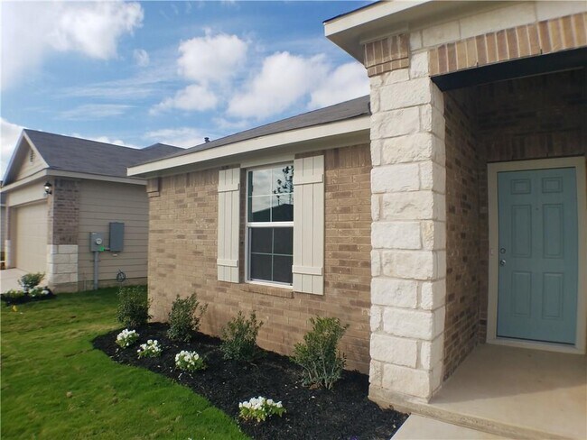 Foto del edificio - 15100 Harkness Pass