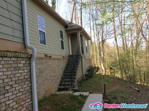 Foto del edificio - 5850 Derrick Rd