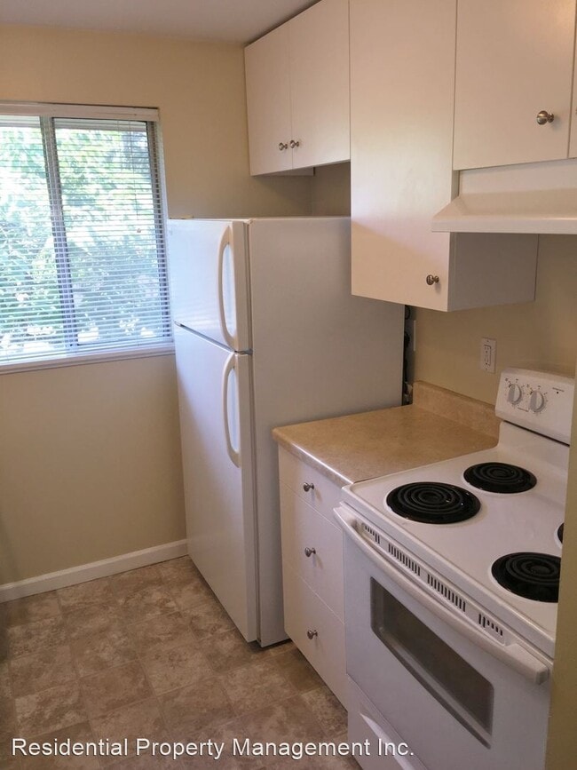 Building Photo - 2 br, 1 bath House - 12618 NW Barnes Road ...