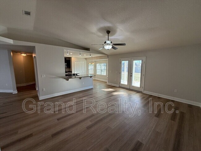 Foto del edificio - 5621 Flume Dr