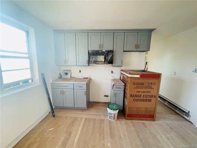 Building Photo - 3028 Kingsbridge Terrace