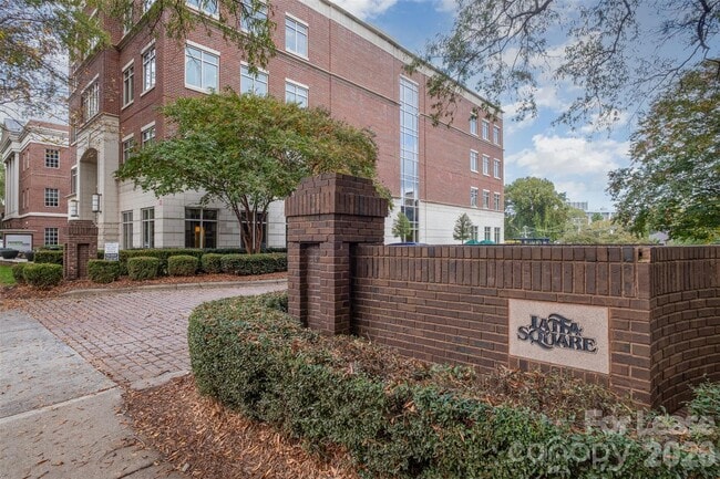 Foto del edificio - 1101 E Morehead St