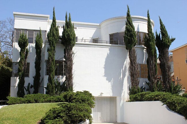Foto del edificio - 844 S Plymouth Blvd