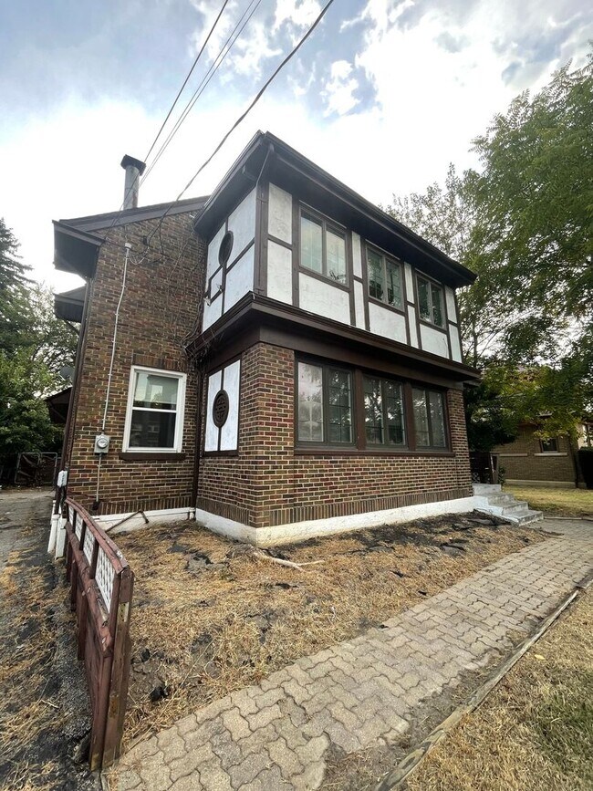 Building Photo - 4815 Glenway Ave