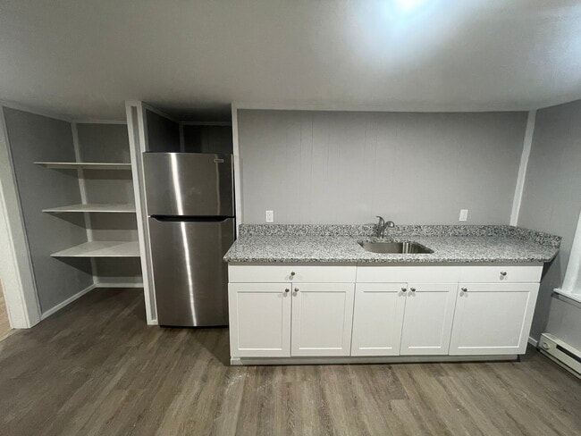Building Photo - 561 Titus Ave