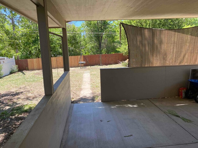 Building Photo - 1606 Sawyer Way