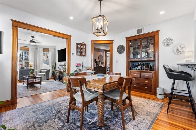 Foto del edificio - 46 Semont Rd