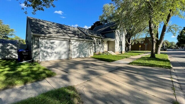 Foto del edificio - 932 W 8th St