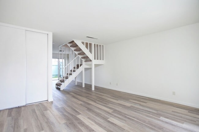 Building Photo - 5156 Dawes St