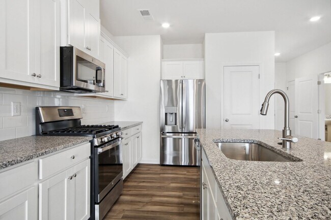 Building Photo - 3 Bedroom townhome in Charlotte
