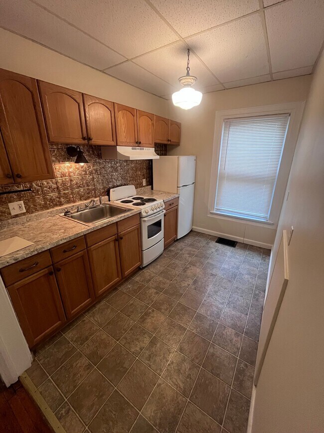 Foto del edificio - 374 Elmwood Ave
