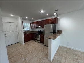 Building Photo - 5621 SW 36th St