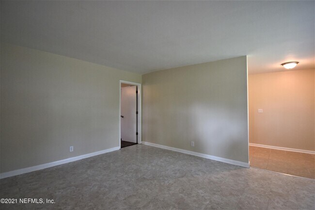 Building Photo - 6264 RIVER GLEN Ln