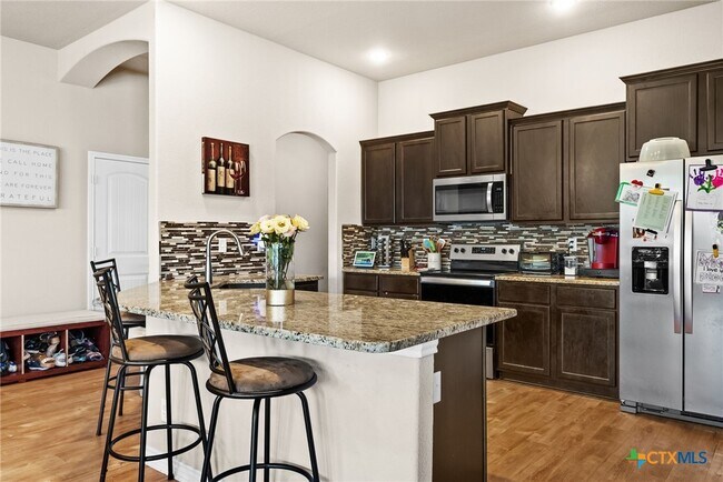 Foto del edificio - 907 Hickok Dr