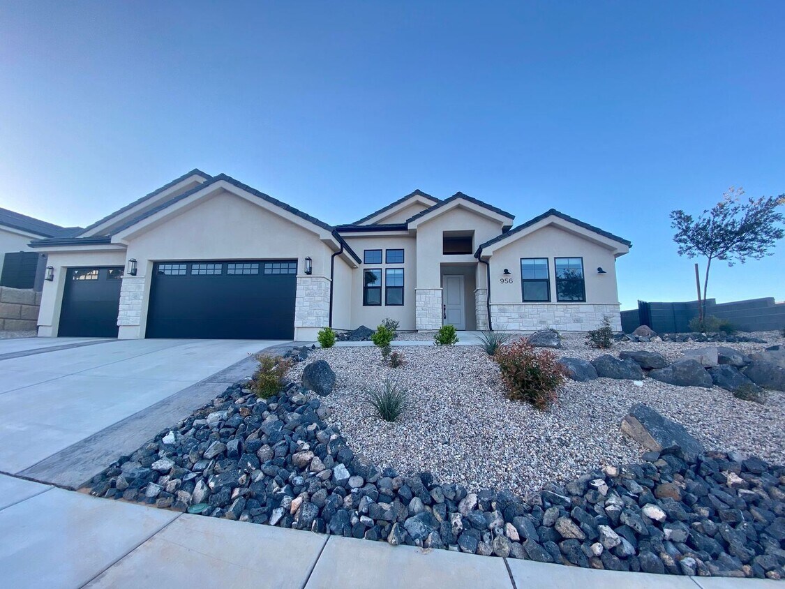 Primary Photo - 4 br, 2 bath House - 956 E Fremont Street