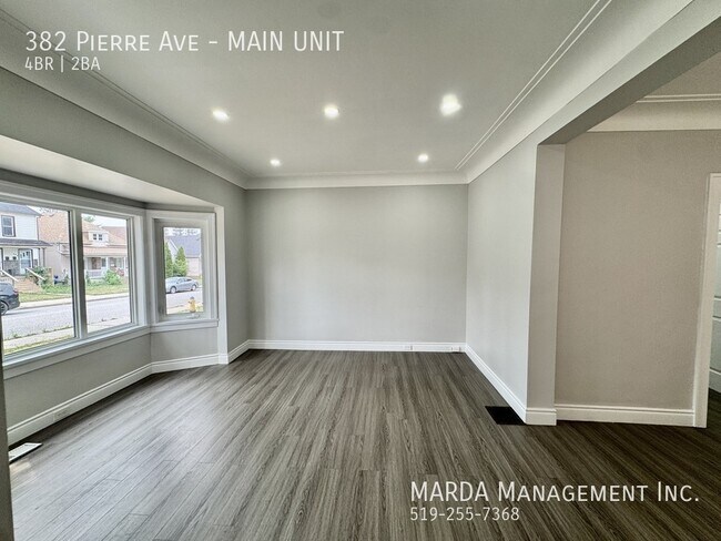 Photo du bâtiment - SPACIOUS 4 BED/2 BATH MAIN FLOOR UNIT + 80% OF UTILITIES