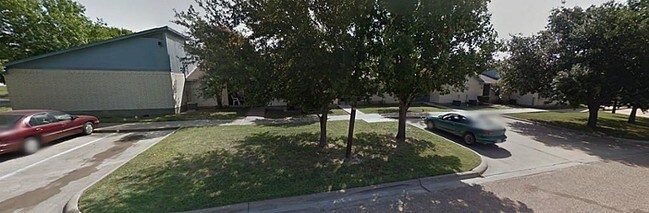 Building Photo - 1421 Mcclanahan