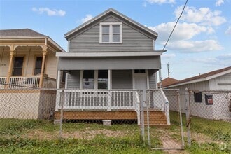 Building Photo - 3312 Sealy Ave
