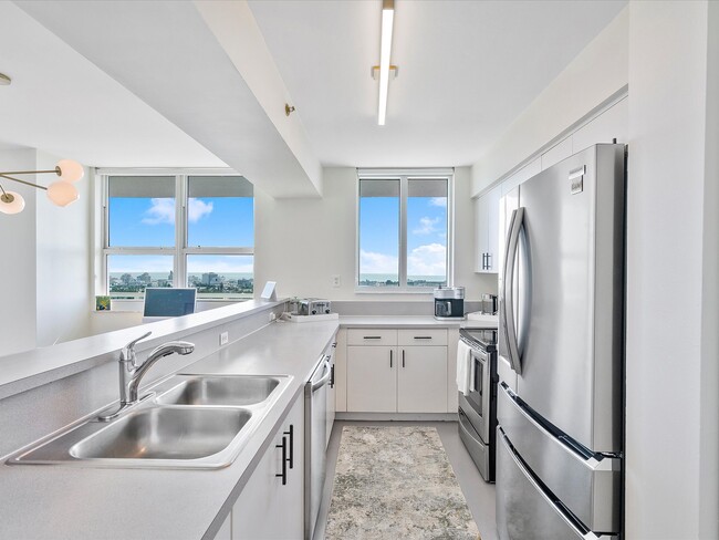 Building Photo - 650 West Ave