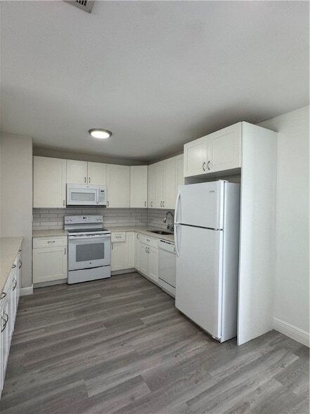 Building Photo - 2235 18th Ave SW