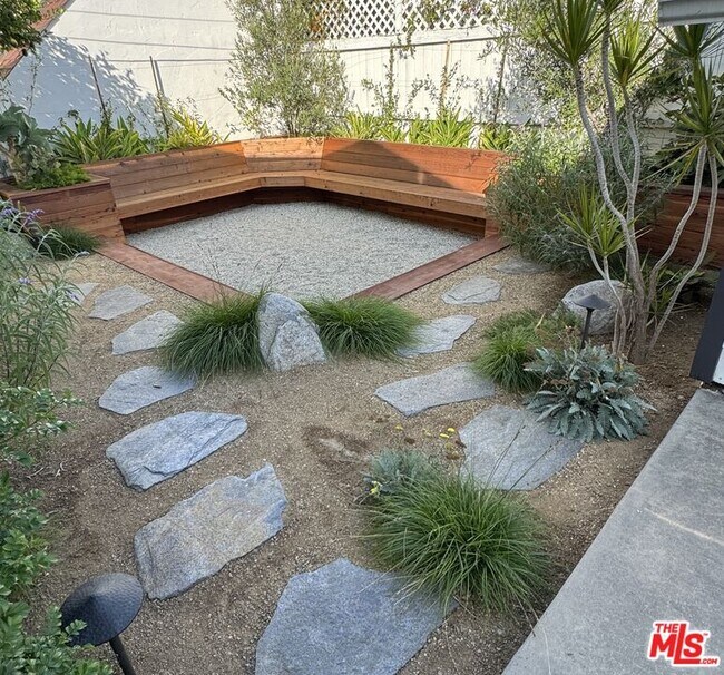 Foto del edificio - 1442 Ellsmere Ave