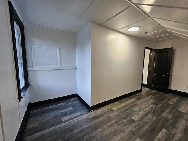 Photo - Beautiful 4 Bed, 1 Bath Home for Rent- Spa...