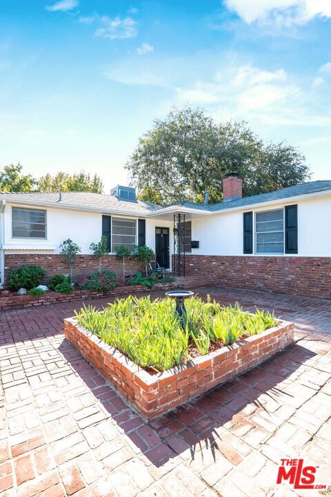 Foto del edificio - 10444 Bloomfield St