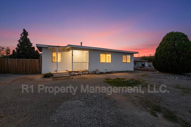 Foto del edificio - 165 Hilton Ave NW