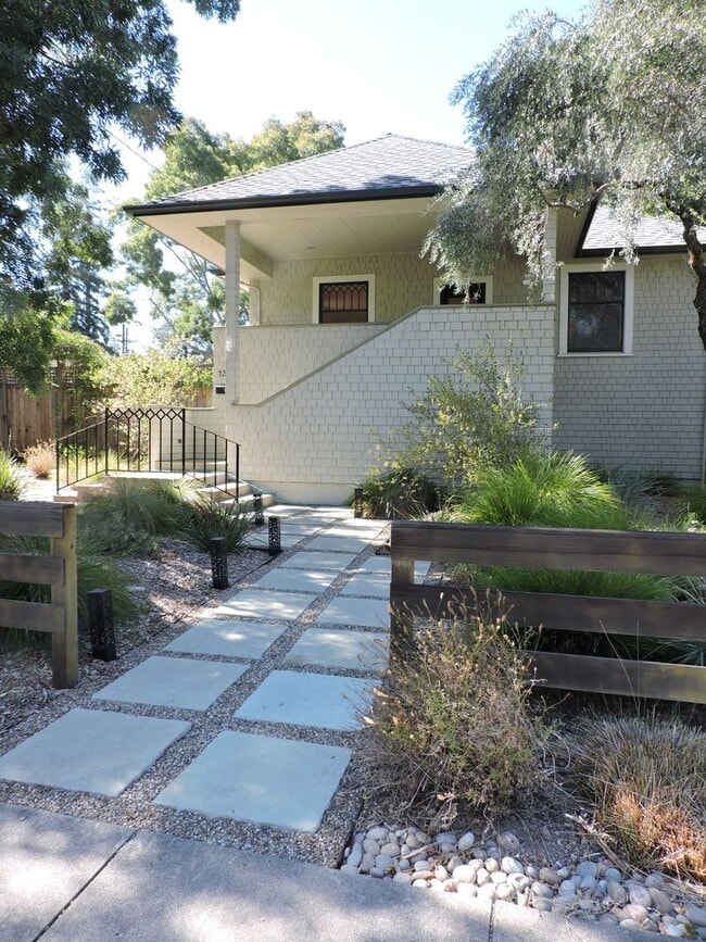 Building Photo - 3 Bedrooms, 2 Bathrooms Saint Helena Charm with Modern Conveniences