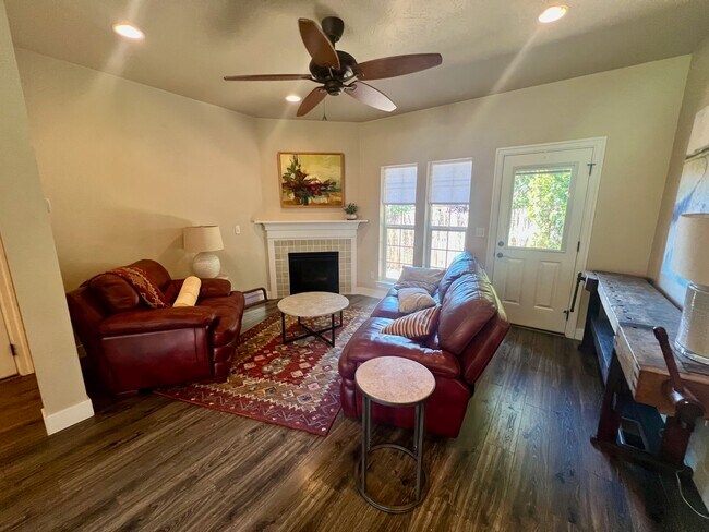 Foto del edificio - 3610 Jerome Ln