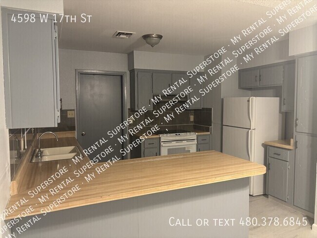 Foto del edificio - 4598 W 17th St